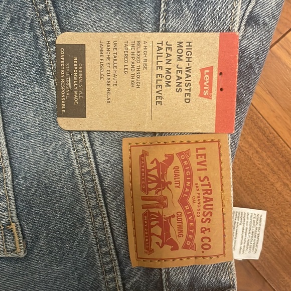 Levies high waisted mom jeans - Picture 3 of 6